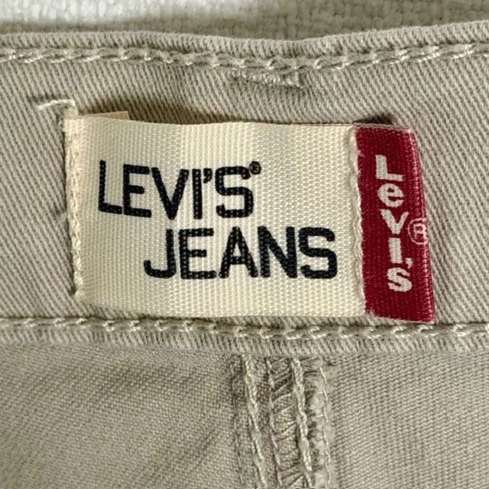 Levi's Women's‎ Khaki Casual Shorts Size 16 Cotton Blend Stretch